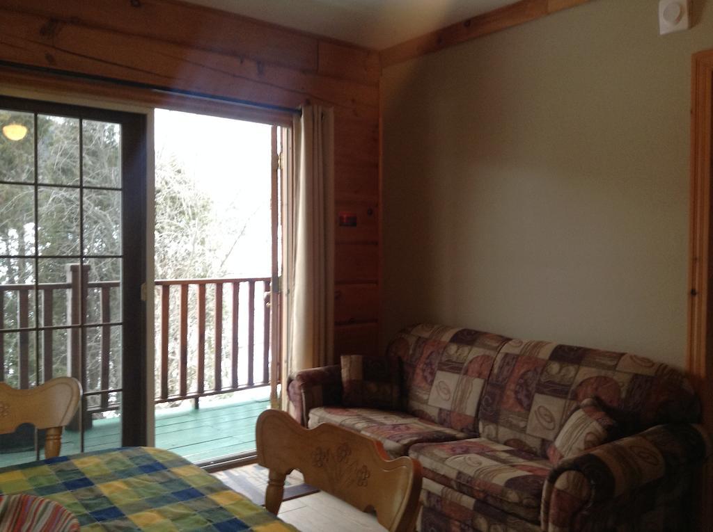 Aux Berges Du St-Maurice Hotel Saint-Jean-des Piles Екстериор снимка