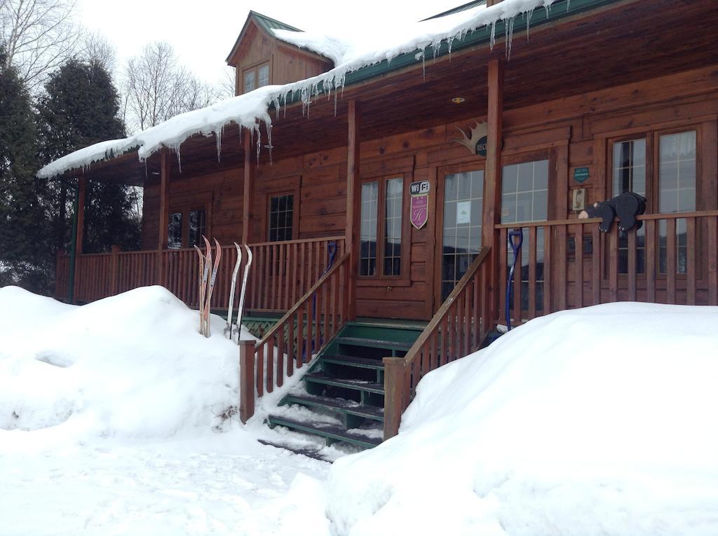 Aux Berges Du St-Maurice Hotel Saint-Jean-des Piles Екстериор снимка